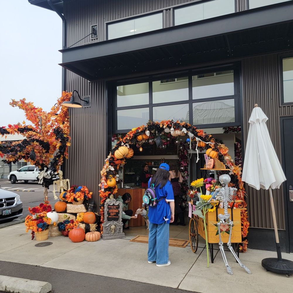 Florfe Cafe - Front of building - Cafes Near Me - Salem, Oregon