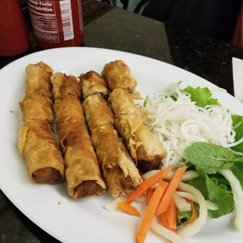 Pho Dau Bo Restaurant - Crispy spring rolls with pickled carrots and radish - Vietnamese Near Me - North York, Ontario
