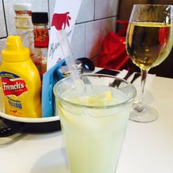 Byron - Fresh lemonade and white wine
