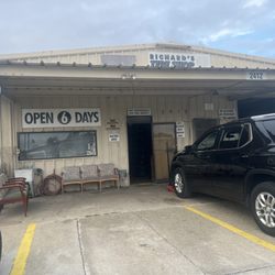 Richard's Tire Shop - Outside