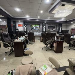 Luxury Nails & Spa - Inside
