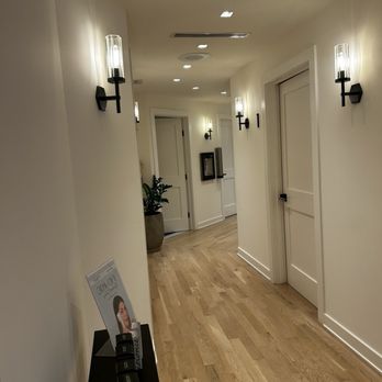 Old Town MedSpa - Lincoln Park - Hallway - Medical Spas Near Me - Chicago, Illinois Old Town MedSpa - Lincoln Park - Hallway - Medical Spas Near Me - Chicago, Illinois