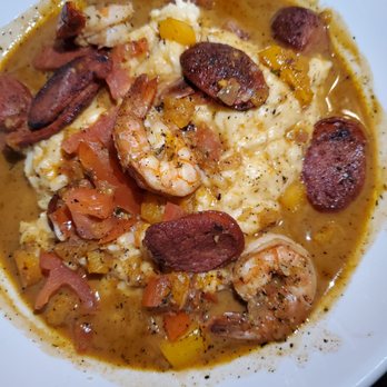 Blackwall Hitch - Shrimp and grits, but should be listed as Shrimp aaaahhhhhhhhhhN grits!! - New American Near Me - Baltimore, Maryland