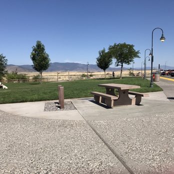 Weed Rest Area - Picnic benches and grassy area for dogs - Rest Stops Near Me - Weed, California