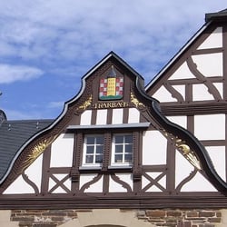 Burgruine Grevenburg - Hübscher Hausgiebel in Traben