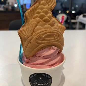 Junni Desserts - Strawberry soft serve ice cream - Desserts Near Me - Folsom, California