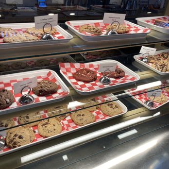 Scoops On 5th - Bakeries Near Me - Mt Dora, Florida