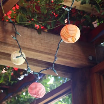 Robins Restaurant - patio mini lanterns - New American Near Me - Cambria, California