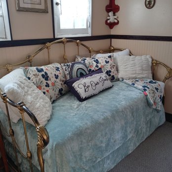 Conrad's Bed and Breakfast - One of the beds in the Children's Suite - Bed & Breakfast Near Me - Reardan, Washington