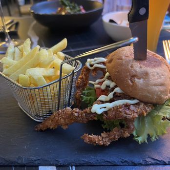 Anton’s Restaurant - Crab Burger and Fries - Food Near Me - Luzern Anton’s Restaurant - Crab Burger and Fries - Food Near Me - Luzern