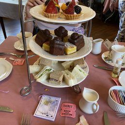 Tea service, and after this we got a scone with cream and jam.