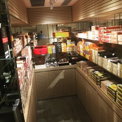 乾隆1492館 - Walk-in cigar humidor.