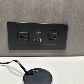 Shoreline Inn - USB port and two outlets - Hotels Near Me - Cayucos, California Shoreline Inn - USB port and two outlets - Hotels Near Me - Cayucos, California