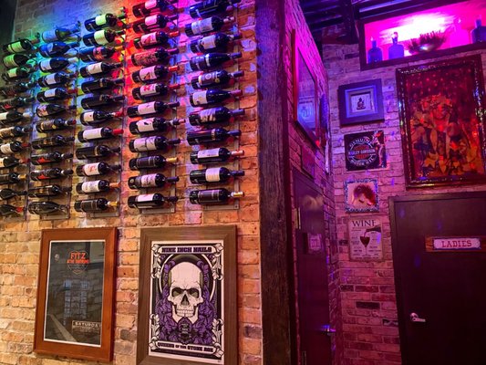 Wine & Wood by null