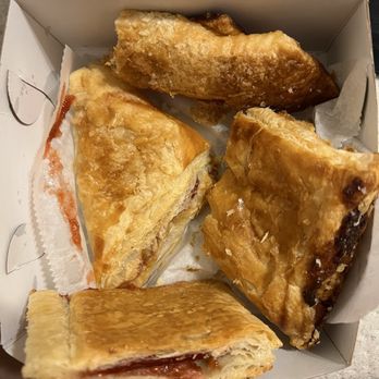 Versailles Bakery - Bakeries Near Me - Miami, Florida