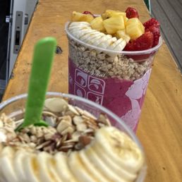 Peanut butter açaí bowl and a dragonfruit bowl Peanut butter açaí bowl and a dragonfruit bowl