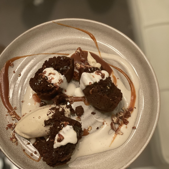 Chefs Way Catering - Chocolate Chip Brownie Bourbon Vanilla Bean Ice Cream, whipped Marscapone, Pecan Prailine - Caterers Near Me Chefs Way Catering - Chocolate Chip Brownie Bourbon Vanilla Bean Ice Cream, whipped Marscapone, Pecan Prailine - Caterers Near Me