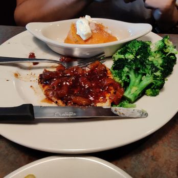 O'Charley's Restaurant & Bar - Mango Chutney Chicken, mashed sweet potatoes and broccoli - American Near Me - Glen Allen, Virginia