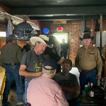 Joe's Ice House - Friends enjoying conversations - Bars Near Me - San Antonio, Texas Joe's Ice House - Friends enjoying conversations - Bars Near Me - San Antonio, Texas