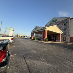 Exterior photo of Holiday Inn Express & Suites Harrison - Harrison, Arkansas Exterior photo of Holiday Inn Express & Suites Harrison - Harrison, Arkansas