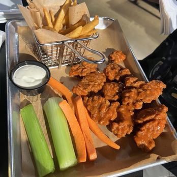 Five Iron Golf - $5 happy hour deal - buffalo - Golf Near Me - Chicago, Illinois