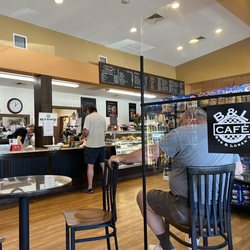 B & L Deli - Interior