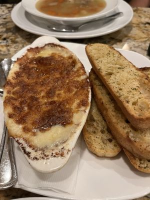 Antonio's Piccolo Ristorante by null