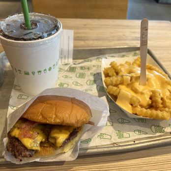 Shake Shack I-Drive - SmokeShack minus the chopped cherry peppers w/Cheese Fries - Ice Cream & Frozen Yogurt Near Me - Orlando, Florida Shake Shack I-Drive - SmokeShack minus the chopped cherry peppers w/Cheese Fries - Ice Cream & Frozen Yogurt Near Me - Orlando, Florida