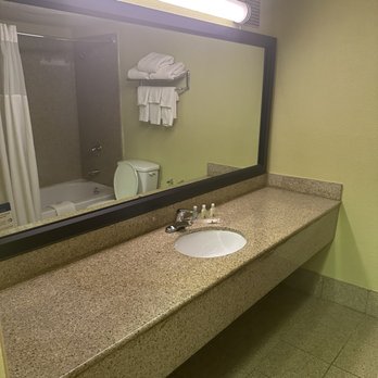 Quality Inn Airport - Hotels Near Me - Saint Louis, Missouri Quality Inn Airport - Hotels Near Me - Saint Louis, Missouri