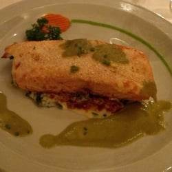 Magritte - Exquisito salmón con espinaca salteada.