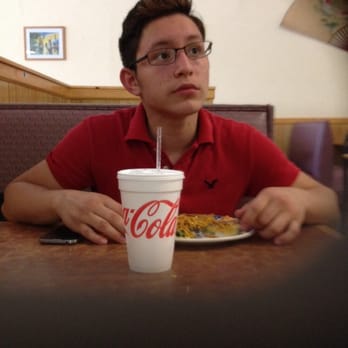 Rivergate Skate Center - He is eating - Skating Rinks Near Me - Madison, Tennessee