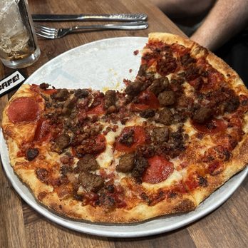 Yard House - Bars Near Me - Roseville, California