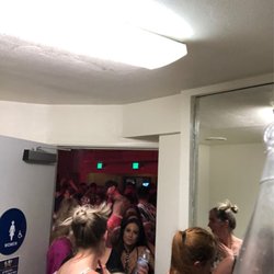 El Rey Theatre - THE LINE OUT THE WOMENS BATHROOM WITH 3 STALLS AND HUNDREDS OF PEOPLE