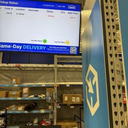 Lowe's - Order pick up area