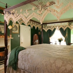 Haddonfield Inn - The Dublynn Room with Double Whirlpool Bath and Four Poster King Sized Bed
