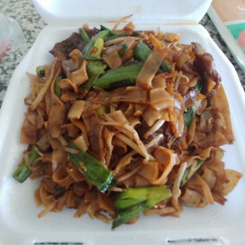 Fortune Cookie Restaurant - Beef Ho Fun noodles (no white onion). Delicious! - Chinese Near Me - Tucson, Arizona