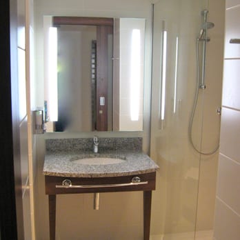 Hampton by Hilton Newcastle - Bathroom - Hotels Near Me - Newcastle, XTW