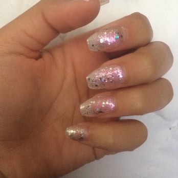 Holly Nails - Nail Salons Near Me - Warren, Michigan