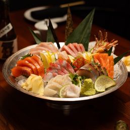 Deluxe Sashimi Combo