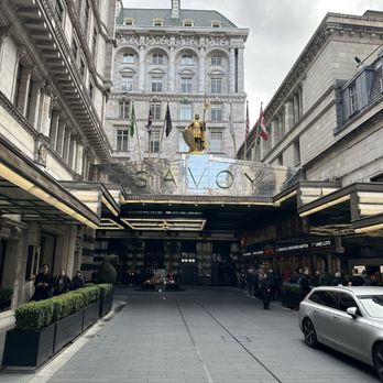 Savoy Hotel - The Entrance! - Hotels Near Me - London, XGL