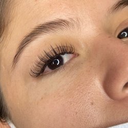 Bell’s Lashes - Neutral  Lash Glow