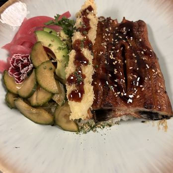 Oiza - Dragon Donburi Pickled red onions & cucumbers one shrimp tempura And Unagi over rice Really good - Sushi Bars Near Me - Fresno, California Oiza - Dragon Donburi Pickled red onions & cucumbers one shrimp tempura And Unagi over rice Really good - Sushi Bars Near Me - Fresno, California
