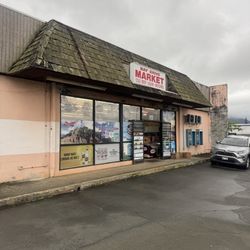 Bay Drive Market - Local Convenience liquor Store.
