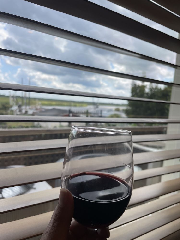 Waterfront Wine & Gourmet Logo