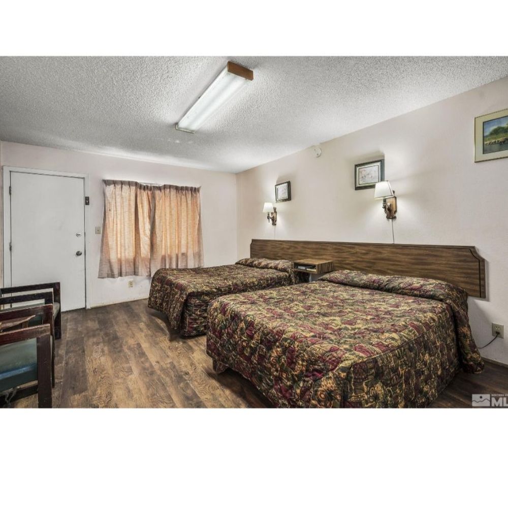 Covered Wagon Motel - Dbl Queen - Hotels Near Me - Lovelock, Nevada