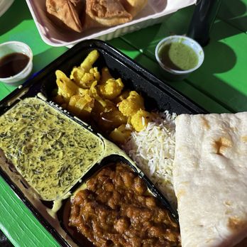 Curry express Texas - Chana Masala Plater & Samosas - Indian Near Me - Manchaca, Texas