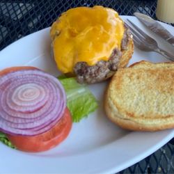 Anglers Seafood Bar & Grill - Cheeseburger