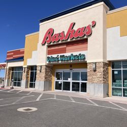 Bashas' Dine' - Entrance