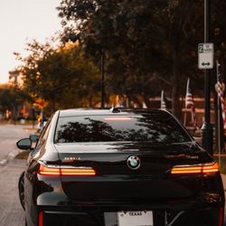 Dekko Luxury Car Services - Dekko Luxury 2023 BMW X7 Ride in style and comfort