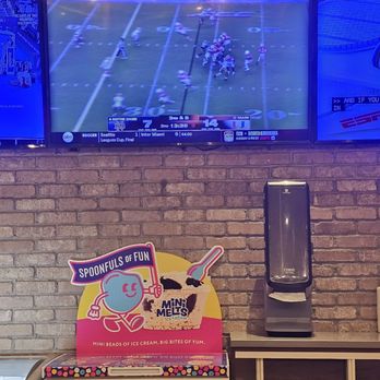 Breeze Bar and Grill - New American Near Me - Orlando, Florida Breeze Bar and Grill - New American Near Me - Orlando, Florida